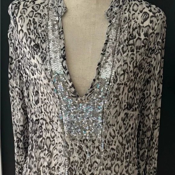 Chico’s size 2 silver sequin top. Worn once - Picture 1 of 2